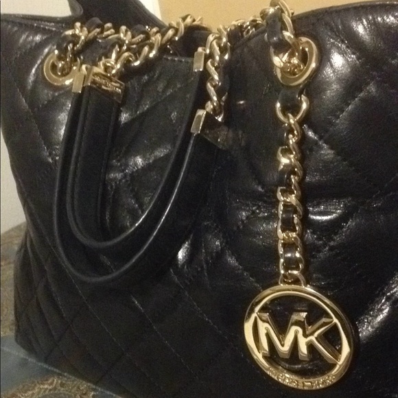 MK SUSSANAH BLACK QUILTED TOTE - Picture 6 of 8